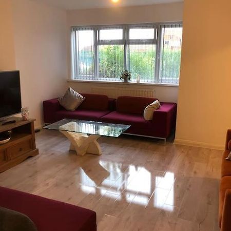 Lovely 3 Bedroom Entire Home With Street Parking - Close To Nec, Bhx Airport - Sleeps 6 Guests Ideal For Contractors & Families Birmingham Bagian luar foto