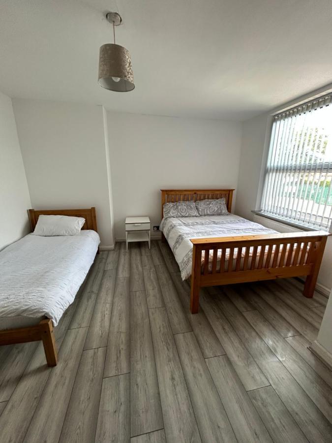 Lovely 3 Bedroom Entire Home With Street Parking - Close To Nec, Bhx Airport - Sleeps 6 Guests Ideal For Contractors & Families Birmingham Bagian luar foto